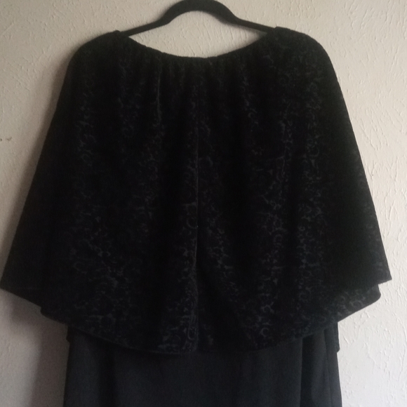 Scarlett Plus Shell/w Pancho - Picture 5 of 7